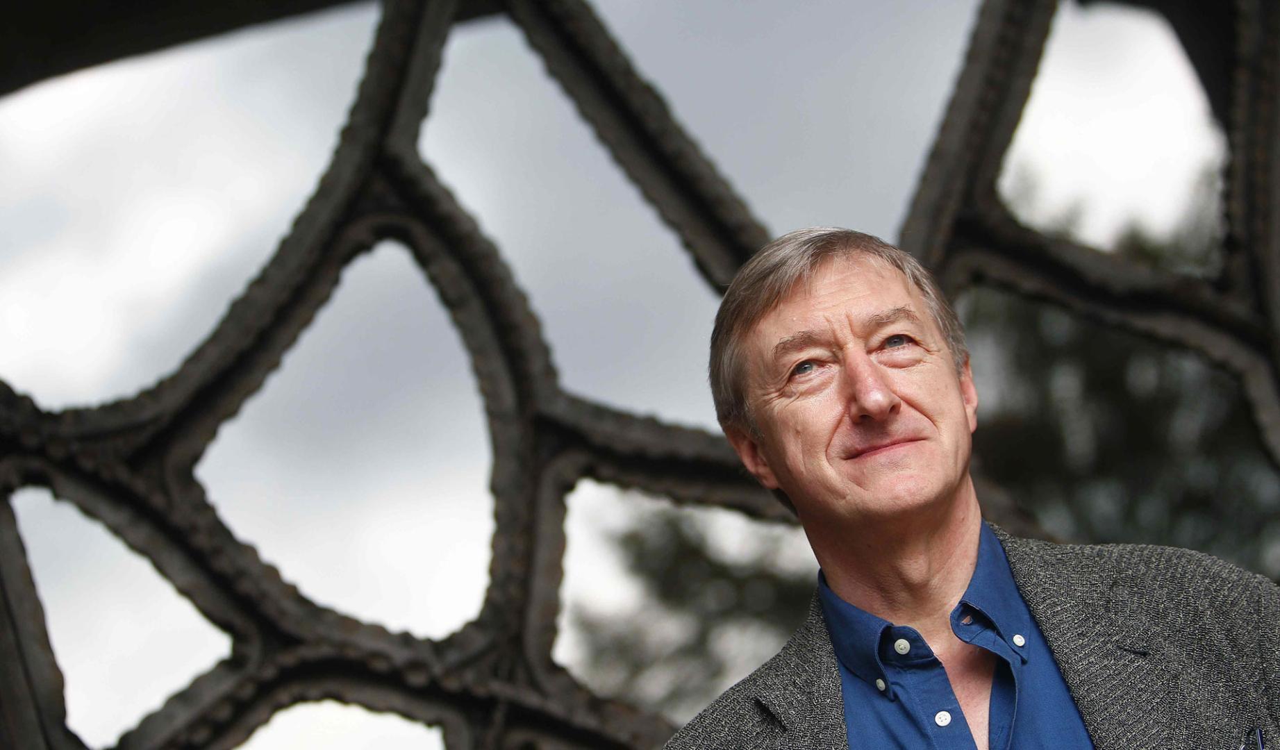 Fotografía de archivo del 26/11/2012 del escritor británico Julian Barnes , uno de los novelistas más influyentes en lengua inglesa de las últimas décadas,