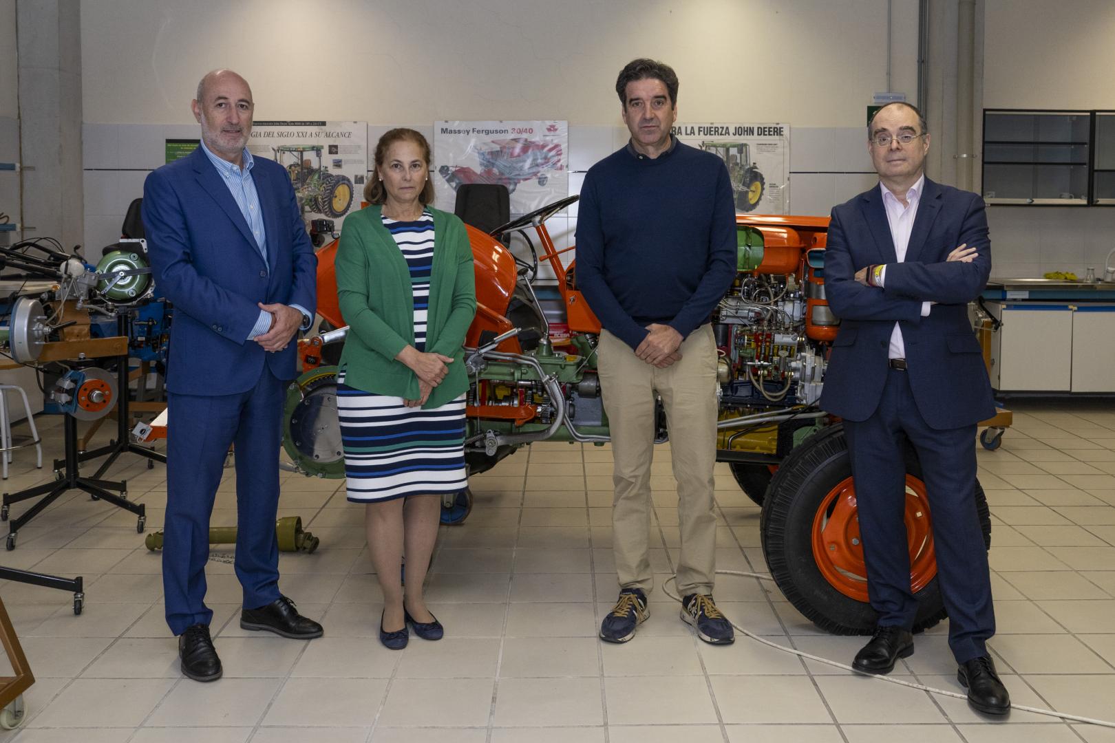 Por la izquierda; Antonio Guzmán (Fundación Mapfre), Carmen Jarén (UPNA), Francisco Javier García (Universidad de Zaragoza) y
