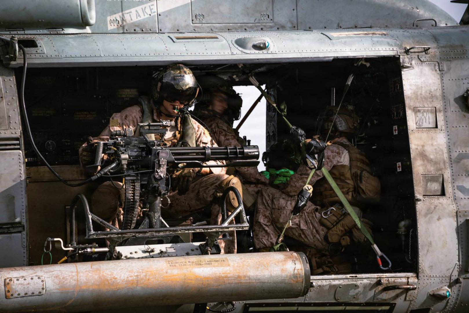 Marines, en un entrenamiento de tiro desde un helicóptero