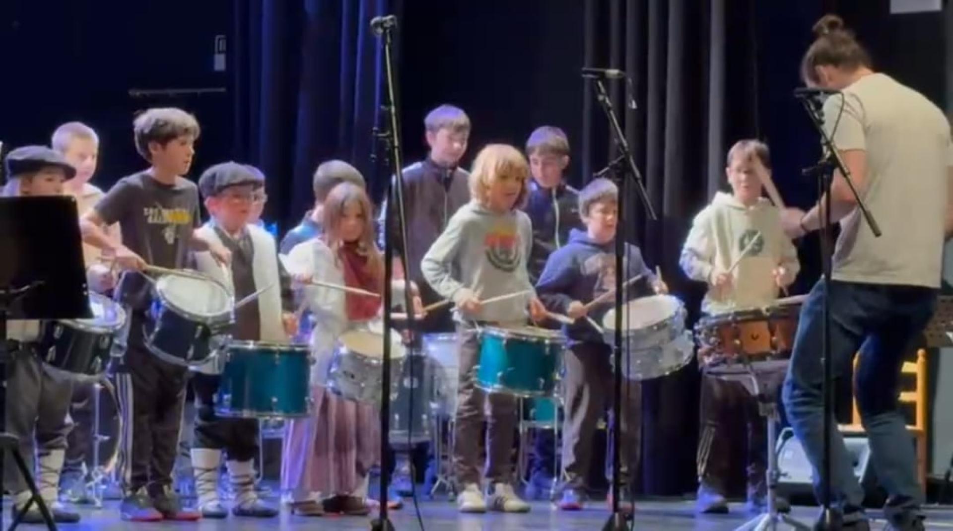 Ensayo de la batukada de la Escuela de Música de Etxarri Aranatz.