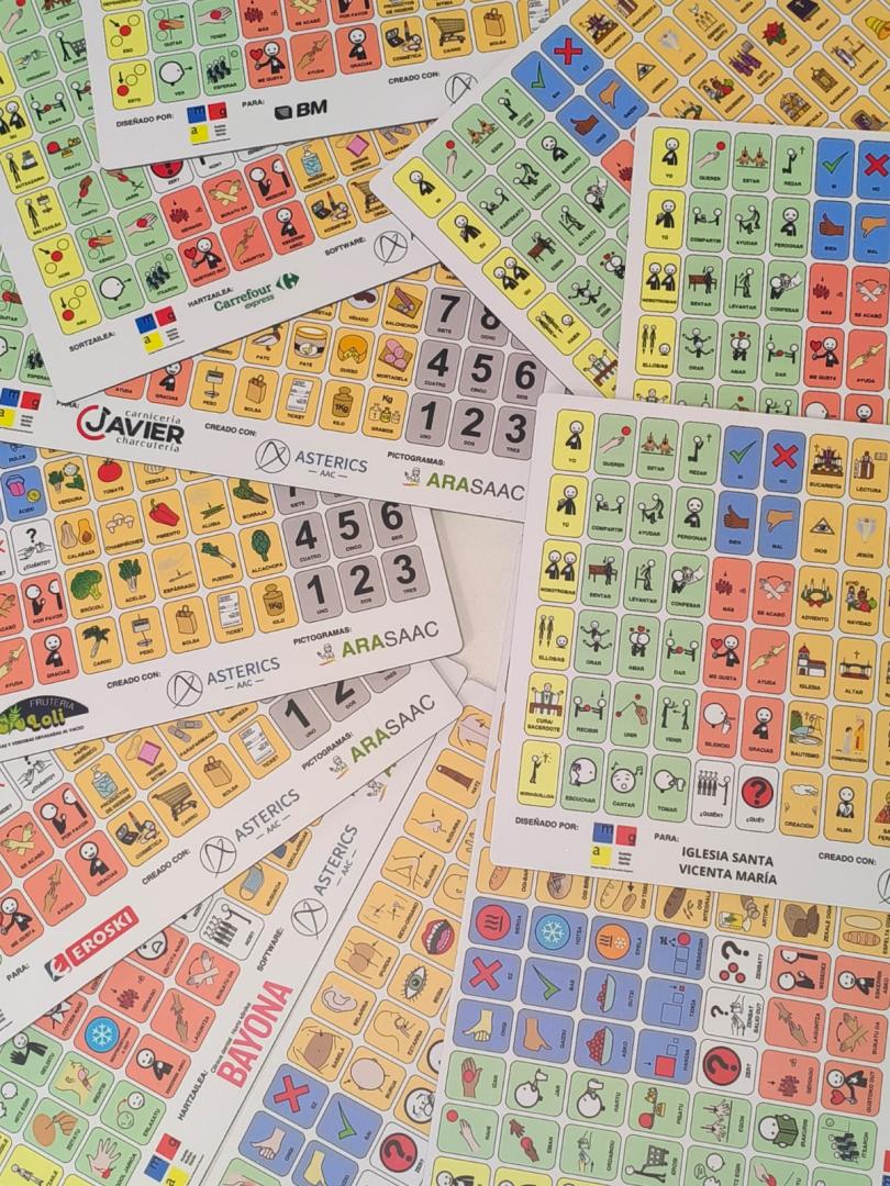 Parte de las tarjetas que ya se han repartido por comercios