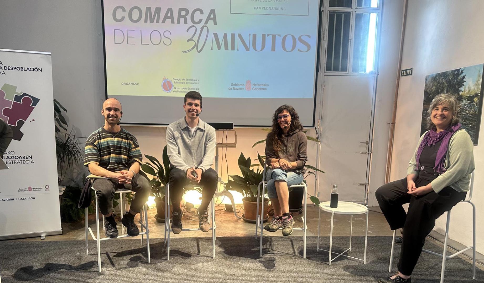 Desde la izquierda, Iker Terés (Ayegui), Jon Fernández (Bargota), Raquel Muñoz (valle de Guesálaz) y Estíbaliz Erdocia (Améscoa Baja) durante la mesa de experiencias locales en la Fábrica de Gomas de Pamplona