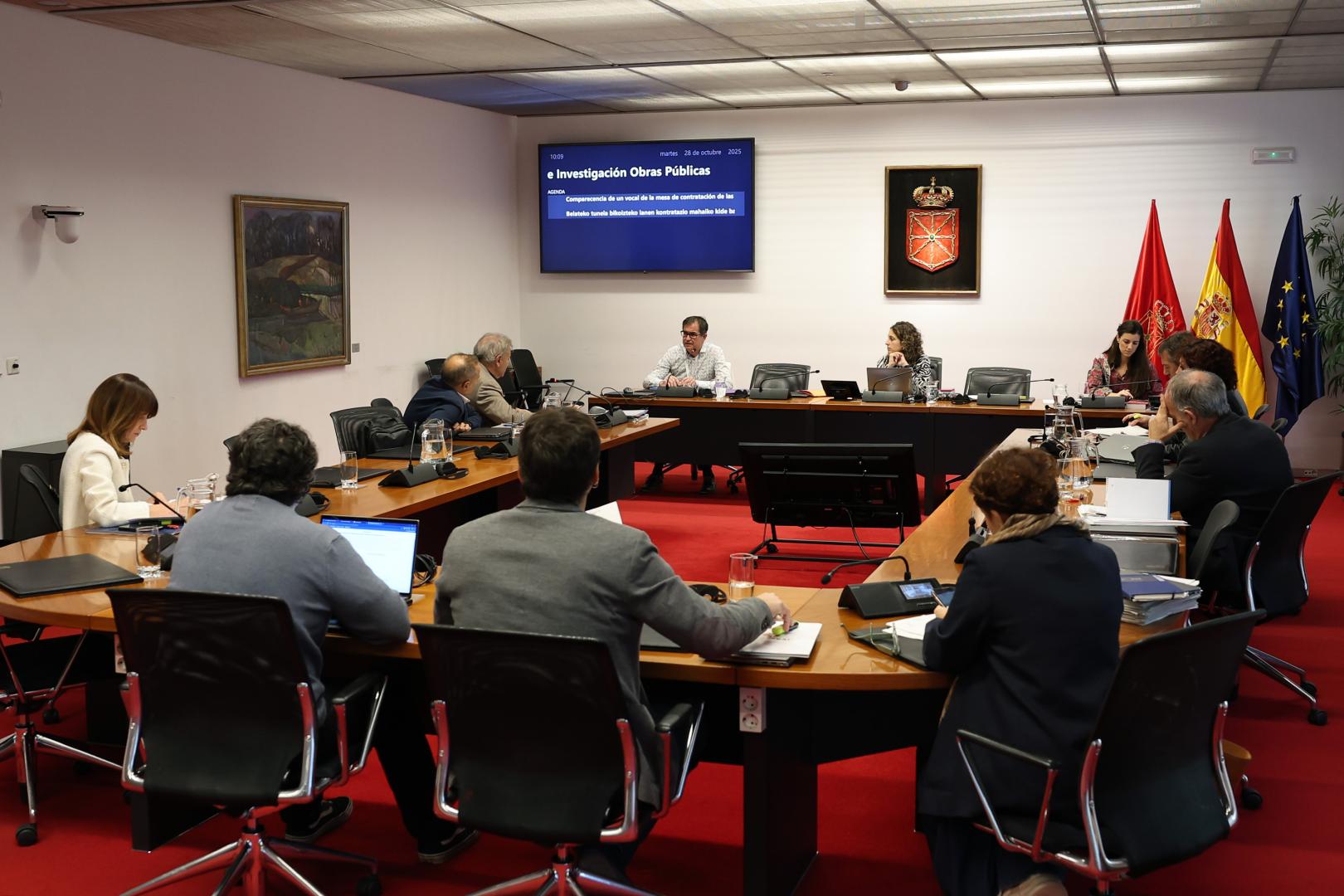 Una de las sesiones de la comisión de investigación sobre obra pública en el Parlamento de Navarra