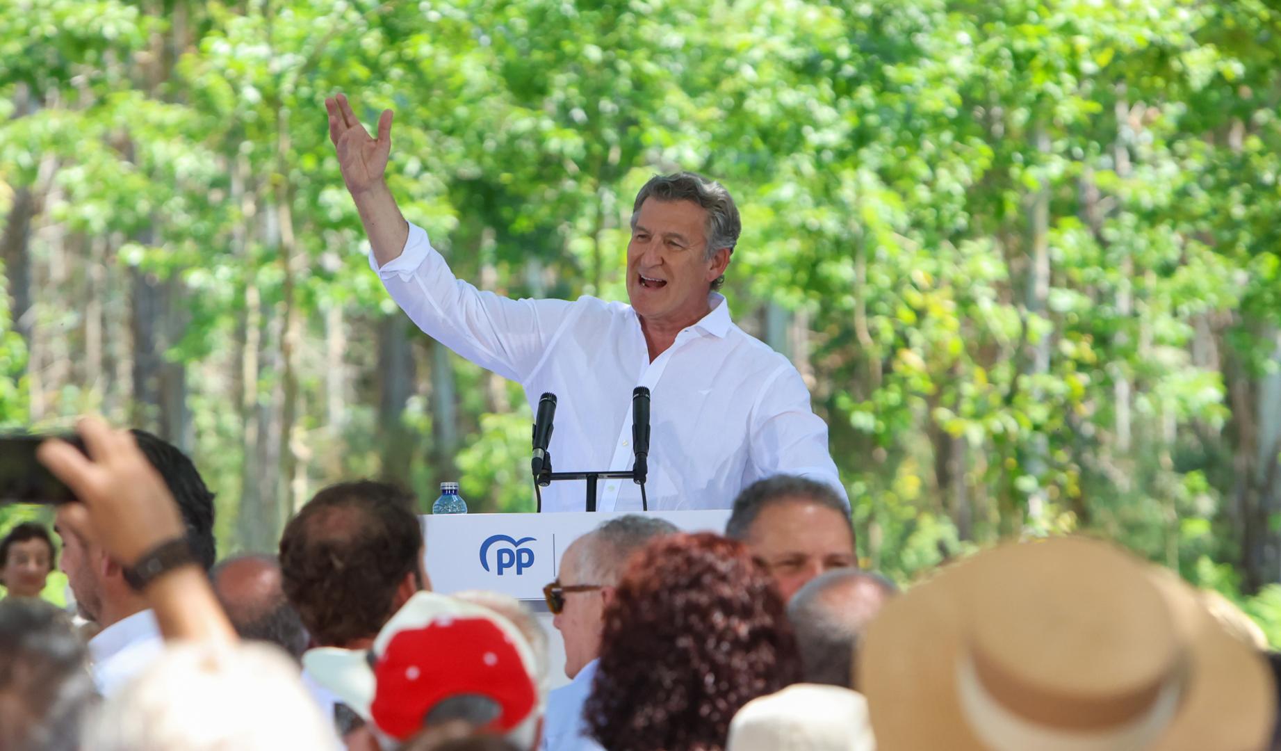 El presidente del PP, Alberto Núñez Feijóo, este sábado en la tradicional Romería de O Pino, en A Coruña