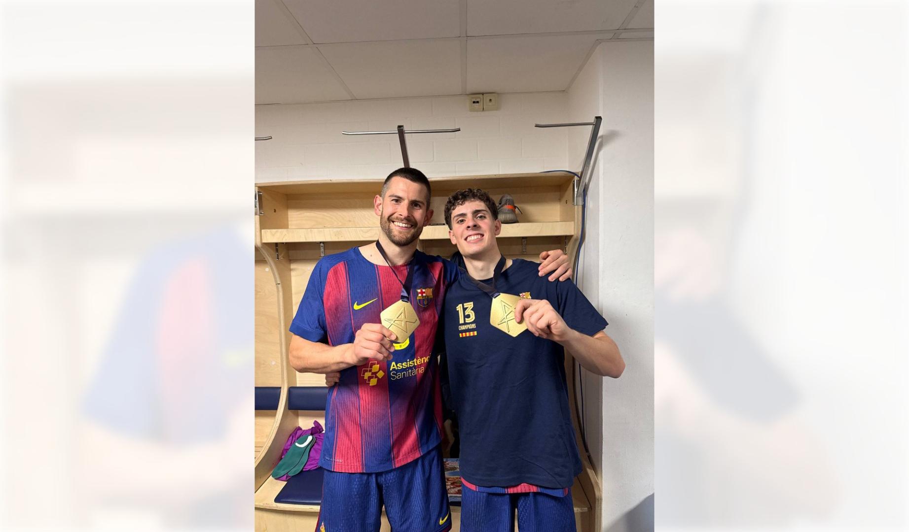 Antonio Bazán y Adrián Sola, con sus medalla como campeones