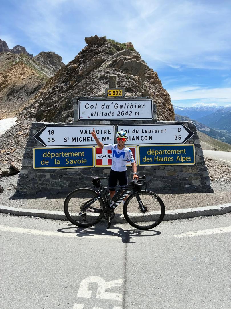 Paula Ostiz en la cima del Galibier.