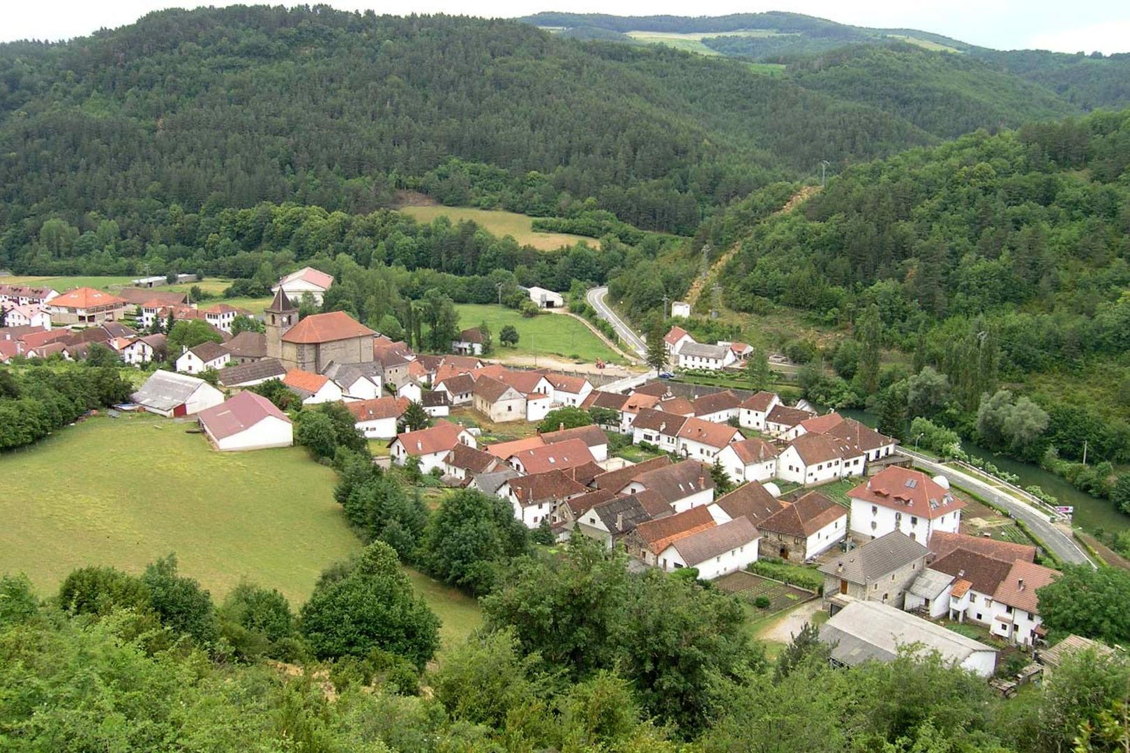 Vista general del pueblo de Ezcároz, en el valle de Salazar, en una imagen obtenida de la página web municipal