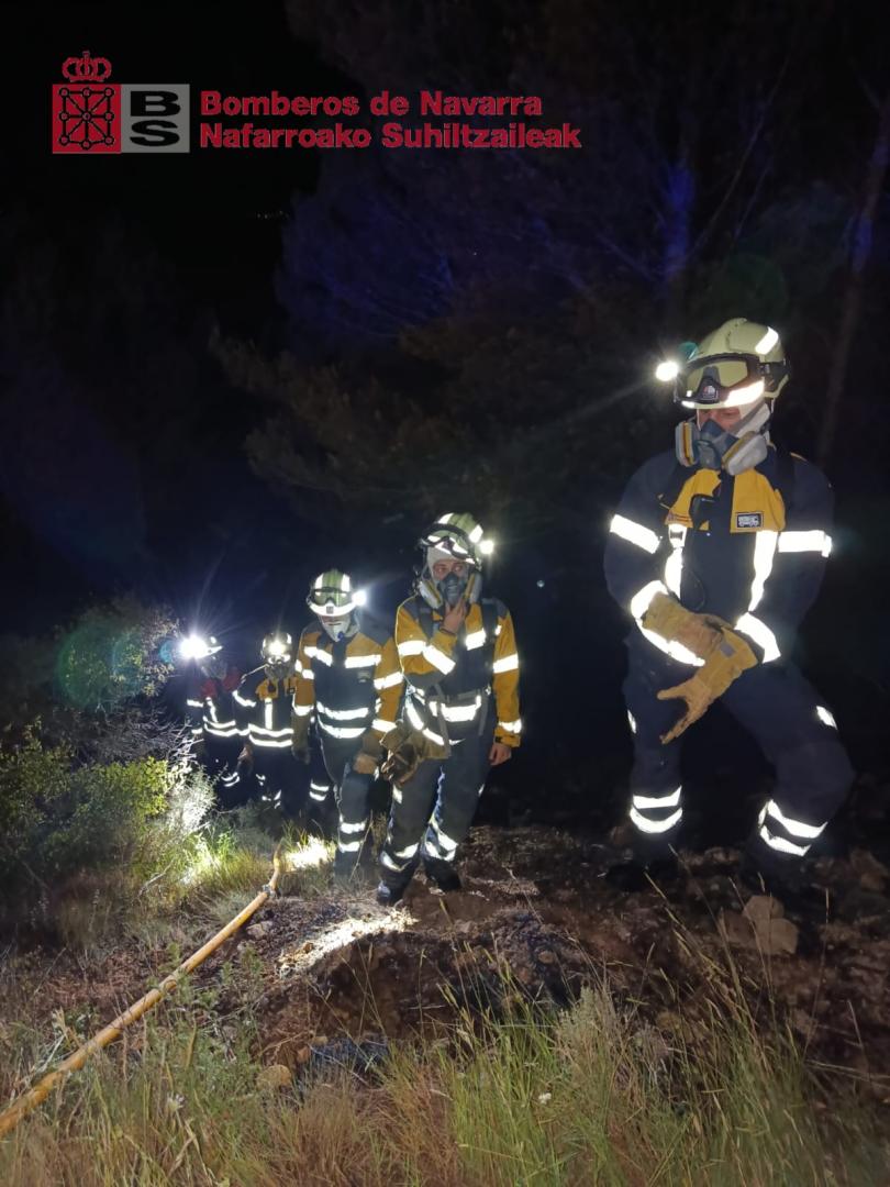Bomberos de Navarra en labores nocturnas de extinción