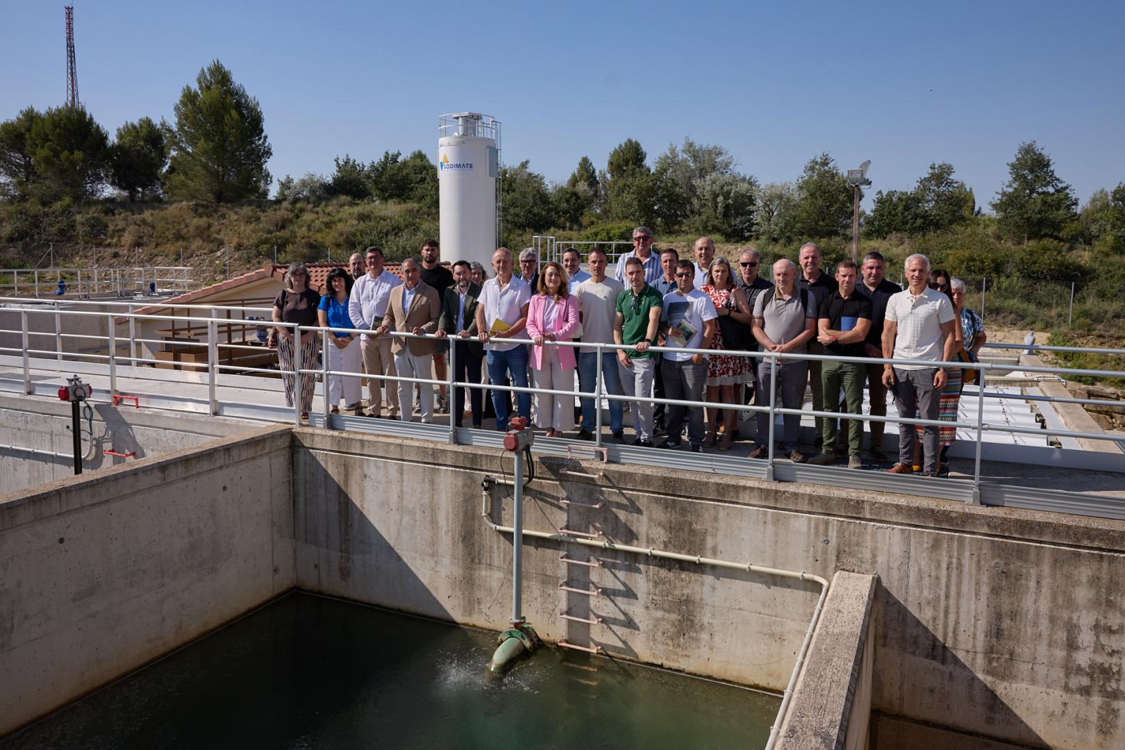 El consejero Chivite en la Pedrera de Tafalla junto al director general de Administración Local y Despoblación, Jesús María Rodríguez, el gerente de la sociedad pública Nilsa, Fernando Mendoza, el presidente de la Mancomunidad de Mairaga, Carlos Alcuaz y representantes de otras mancomunidades y entidades locales de Navarra