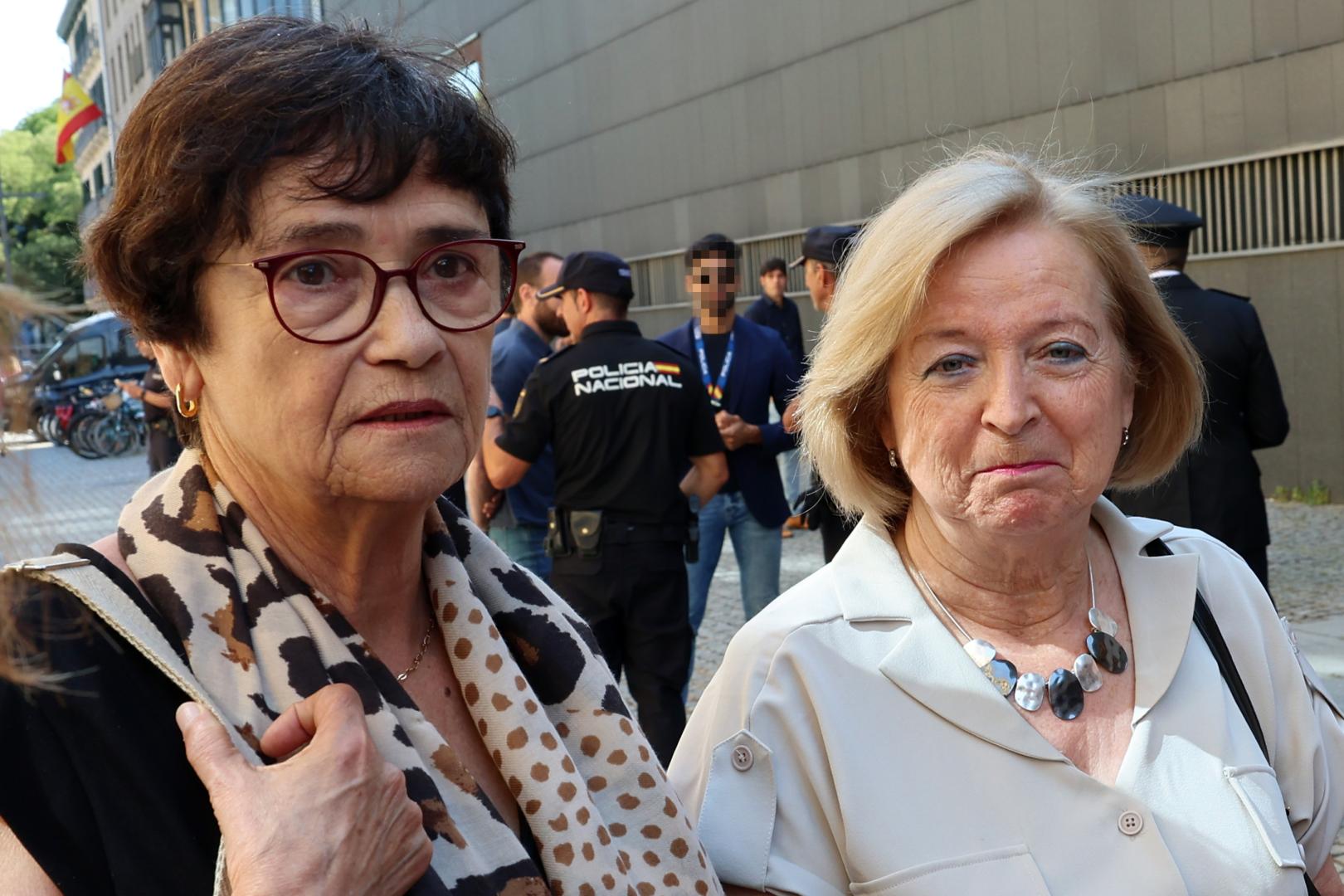 Ana Ortigosa (izda), viuda de Julián Embid, y María Sanz, hermano de Carlos Sanz, asesinados por ETA en 2003 y 1979, respectivamente