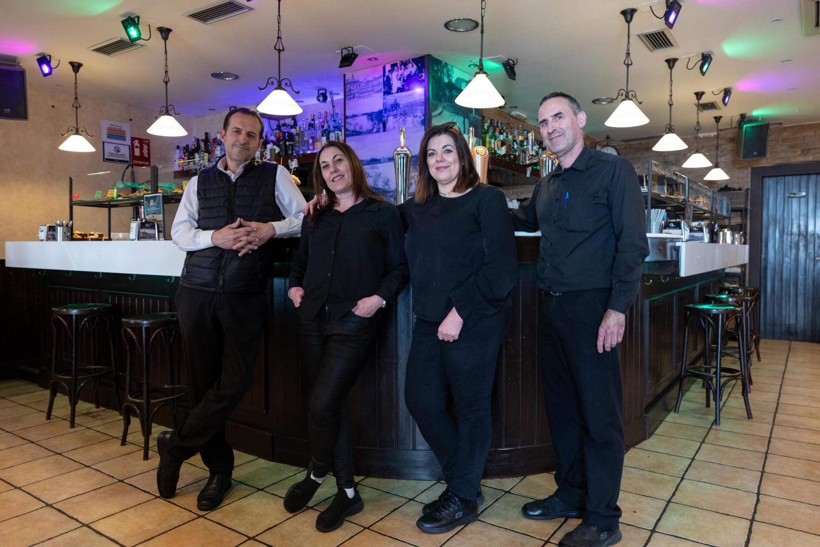 De izquierda a derecha. Pachi Rodríguez Enériz, las hermanas Elisa y Eva Lostado, y Rubén Torres Catalán