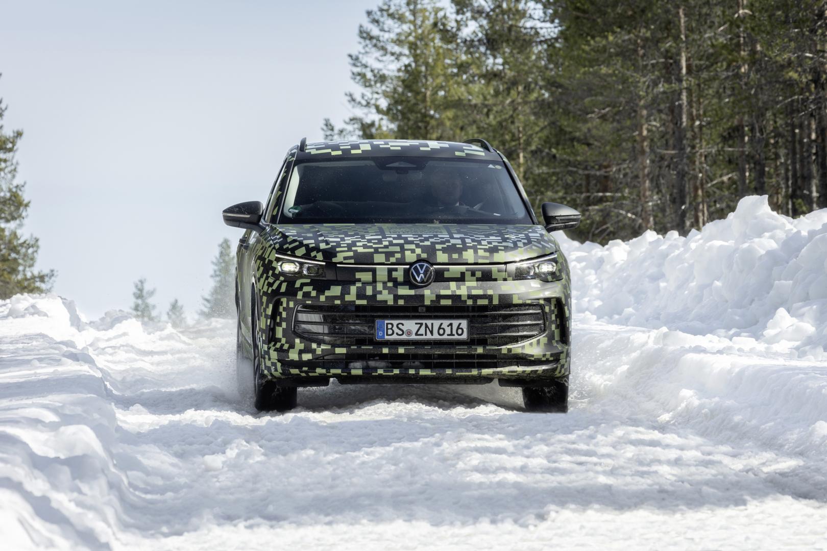 Un modelo de Volkswagen en plena prueba en zonas glaciales