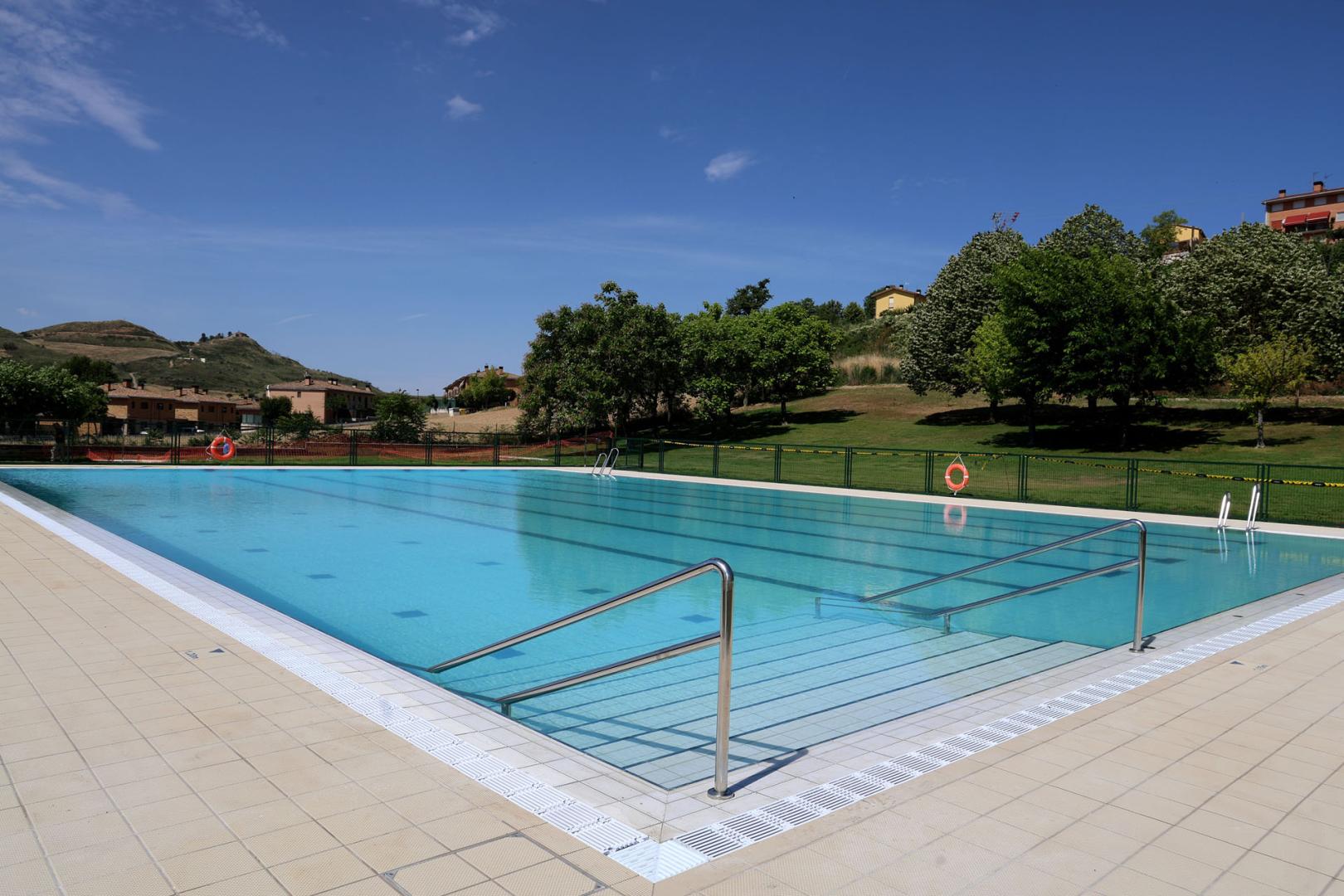 Vista de las piscinas de Obanos, ya reformadas y listas para su apertura