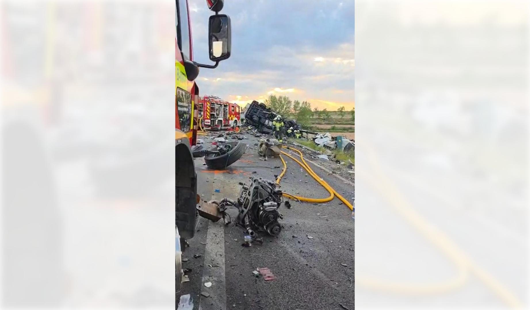Dos camiones colisionaron en la AP-68 con el resultado de un fallecido y un herido
