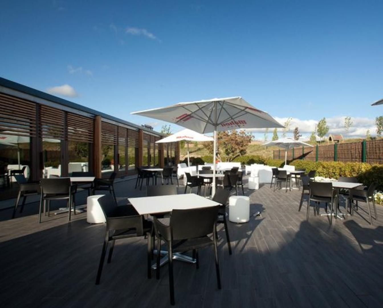 También de día la terraza del restaurante de Mutilva se convierte en la mejor opción
