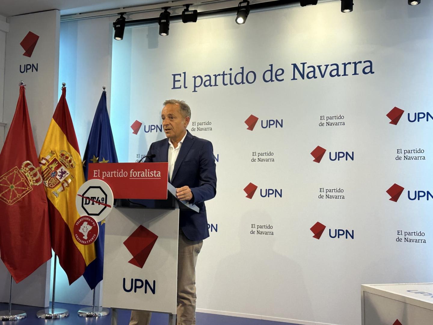 El parlamentario de UPN Juan Luis Sánchez de Muniáin, durante la rueda de prensa que ha convocado en la sede de su partido