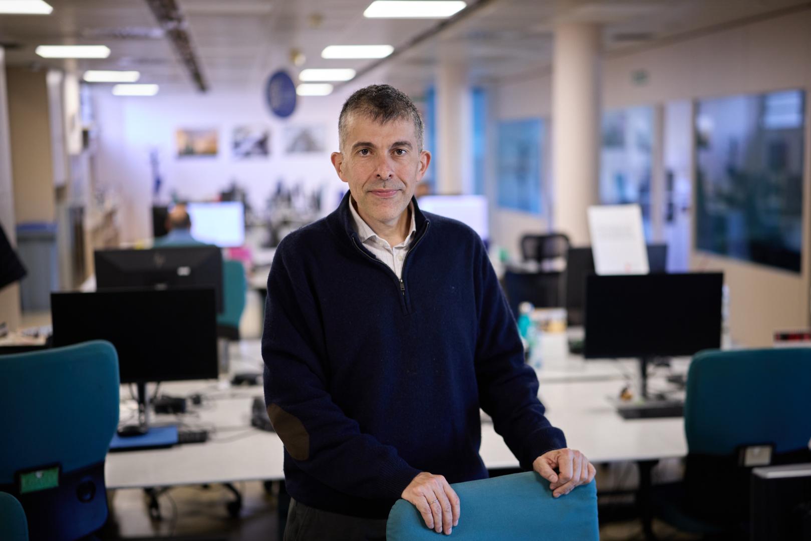 Iñaki Bernal Echeverría (Pamplona, 1977) es líder a nivel mundial de Inteligencia Artificial del grupo Santander y presidente de la Fundación Teresa, de apoyo a personas con discapacidad intelectual para utilizar la tecnología.