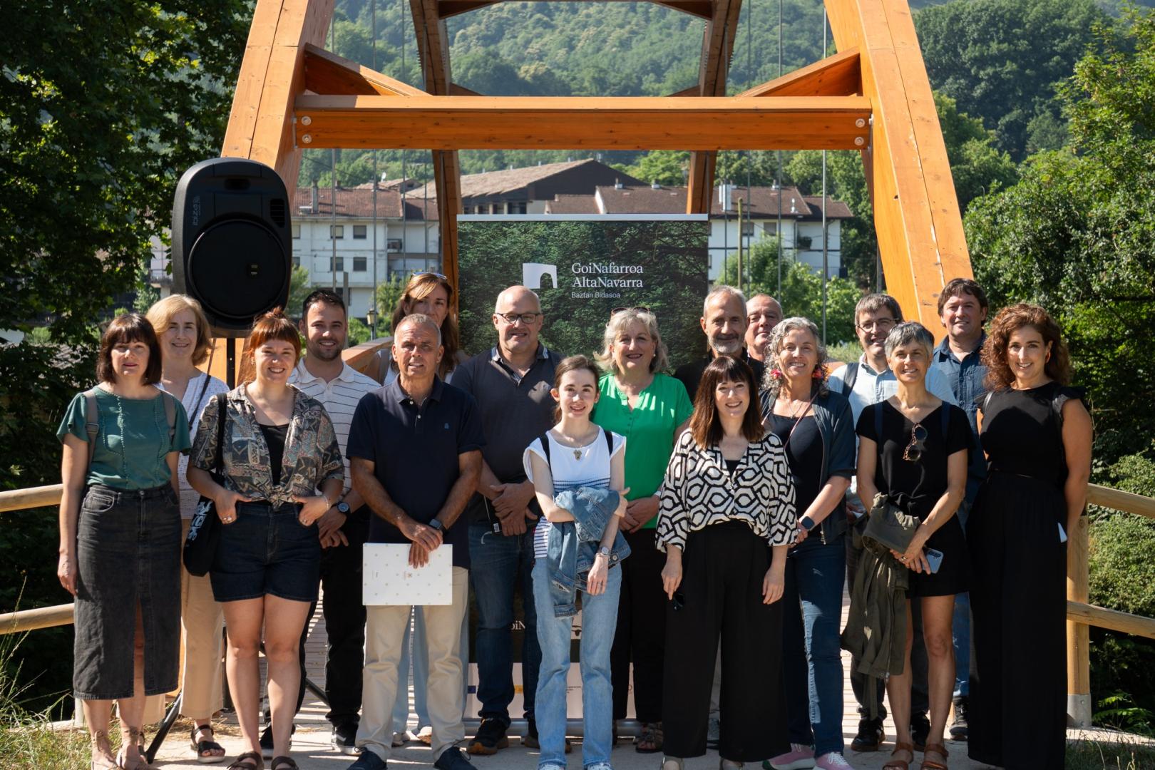 Asistentes a la inauguración oficial del tramo de vía verde entre Santesteban y Elizondo.