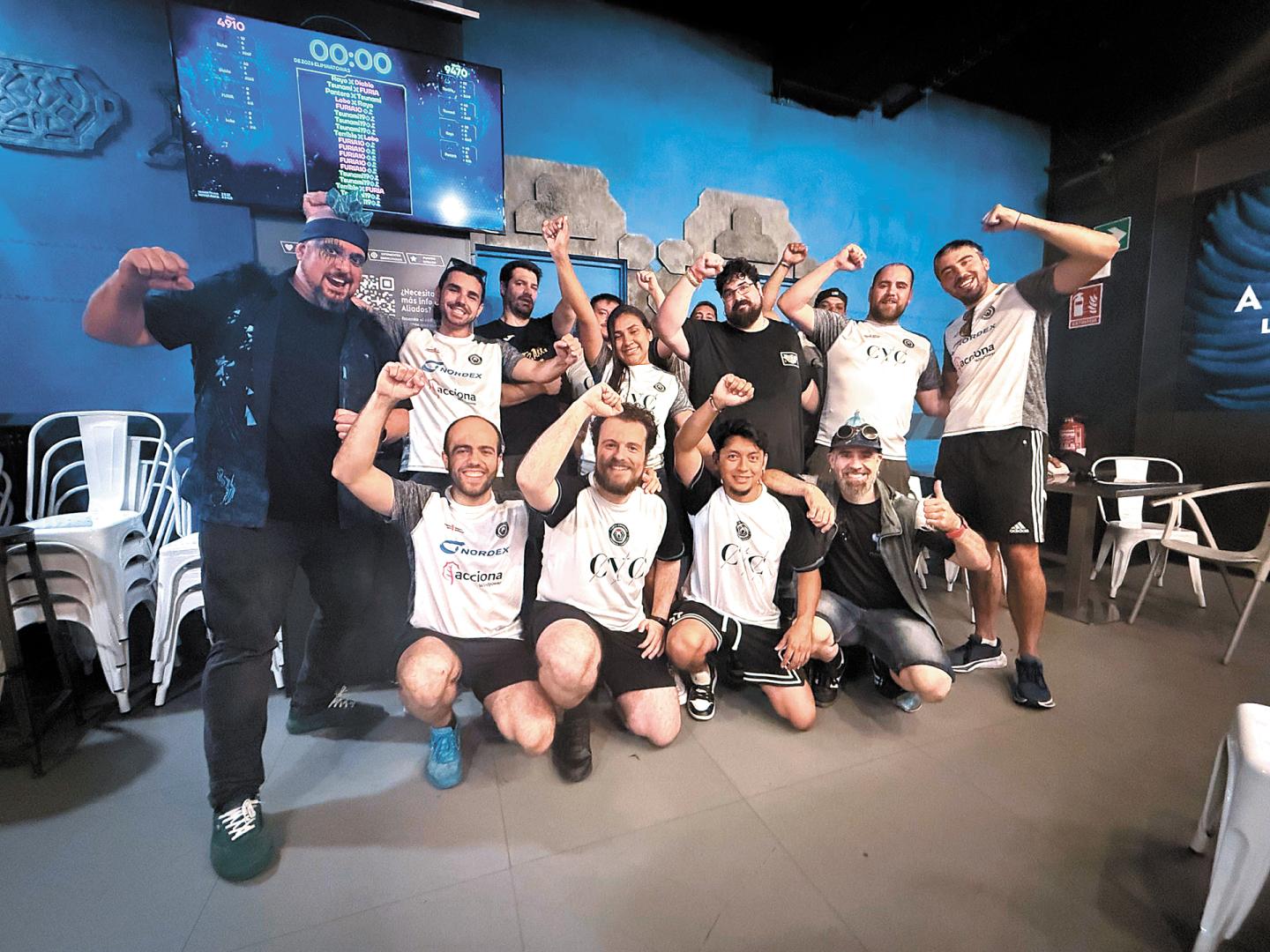 Podio final en la prueba de Láser Tag, con un equipo de Nordex como ganador y dos de CYC