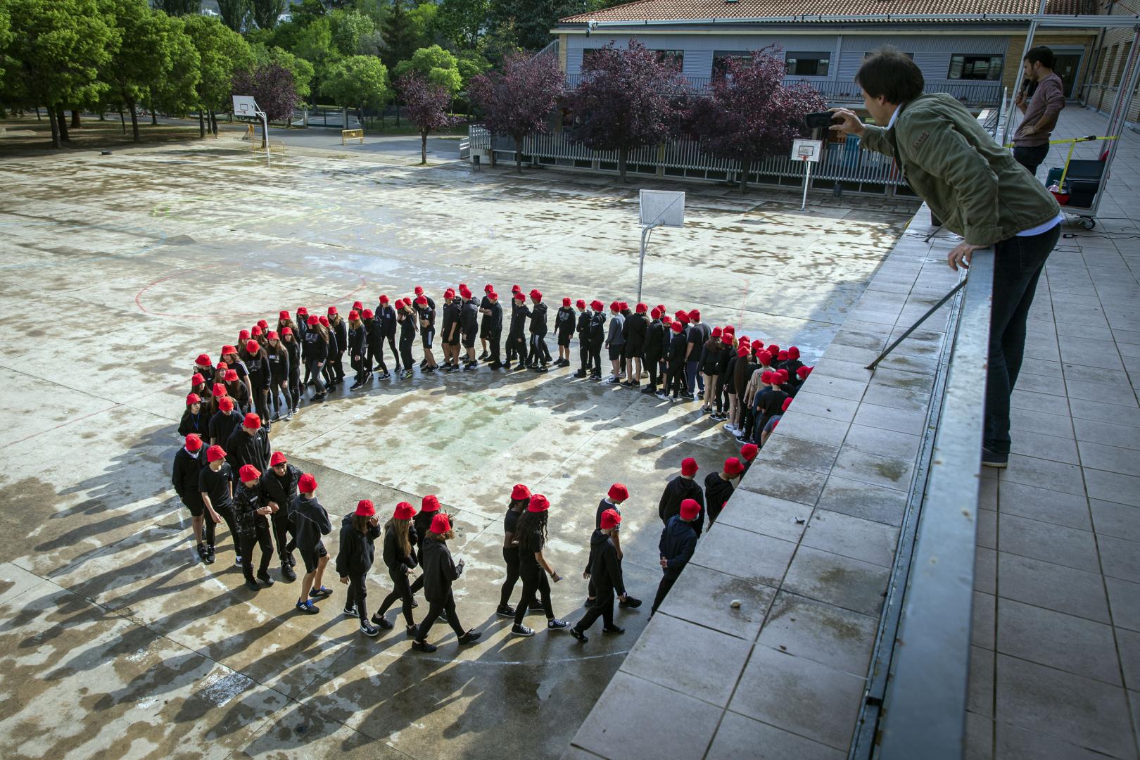 Uno de los experimentos que se hicieron en 2022 en el colegio Jesuitinas. Algunos de los datos obtenidos allí sirvieron para corroborar la tendencia antihoraria del andar.