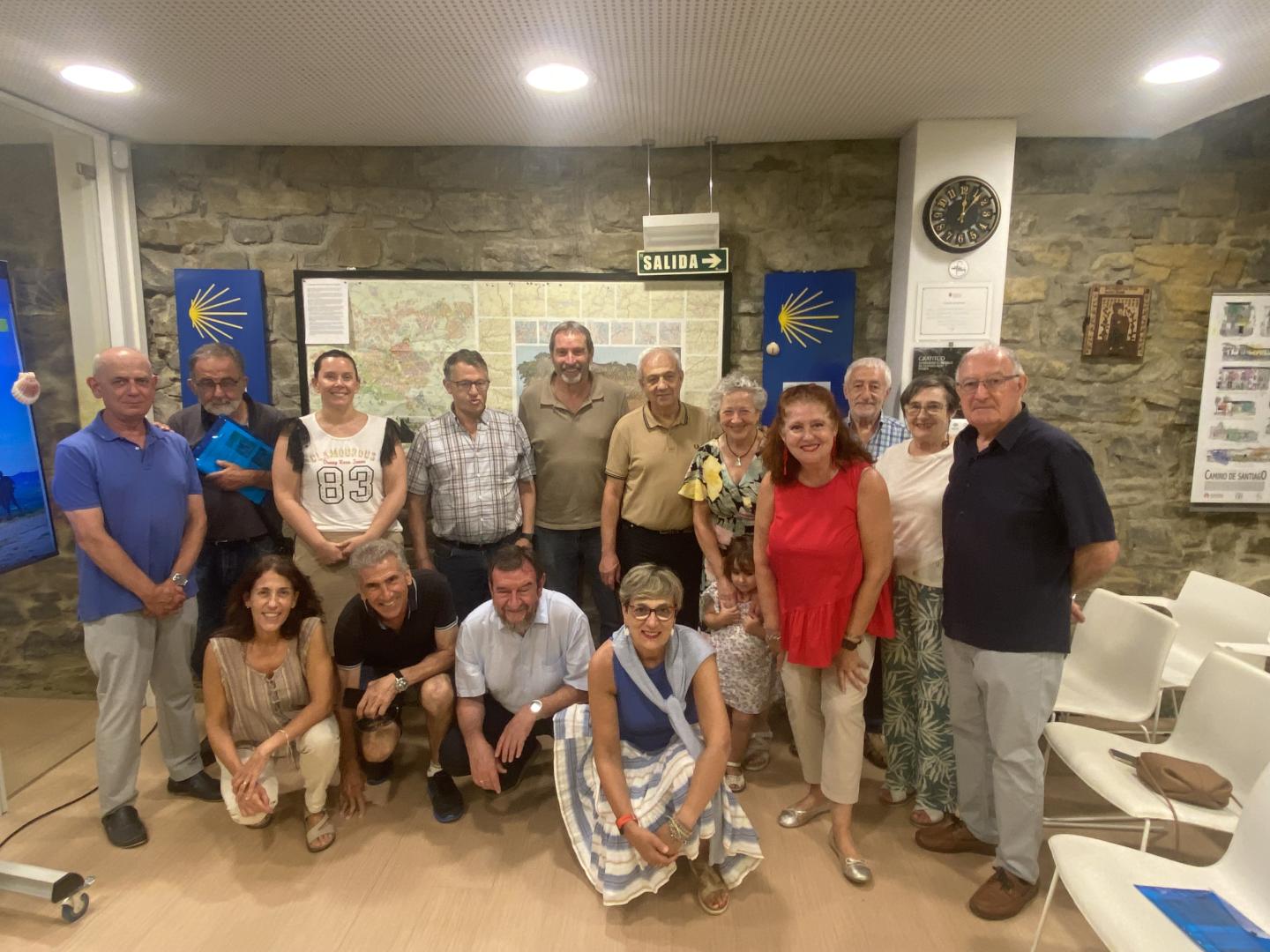 Arriba, de izquierda a derecha: José Mari Manzano, Alberto Abaigar, Irune García, Javier Molinet, Jesús Arraiza, Maxi Ruiz de Larramendi, Bernardette Mihura, Begoña López, Pedro Salaverri, Pilar Izquierdo y José Miguel Rey. Abajo: Ana González, Jesús María Yoldi, Juan Ramón Corpas y Juan Muñoz.