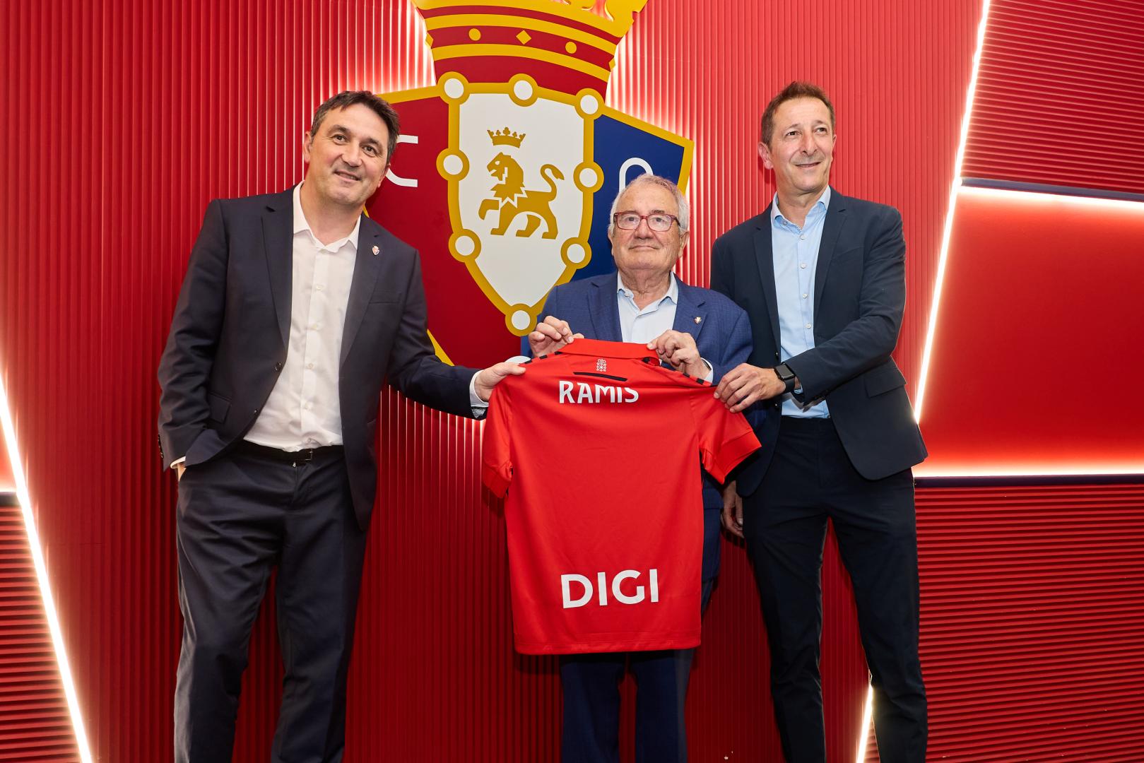 Braulio Vázquez, Luís Sabalza y Luis Miguel Ramis, director deportivo, presidente y entrenador.