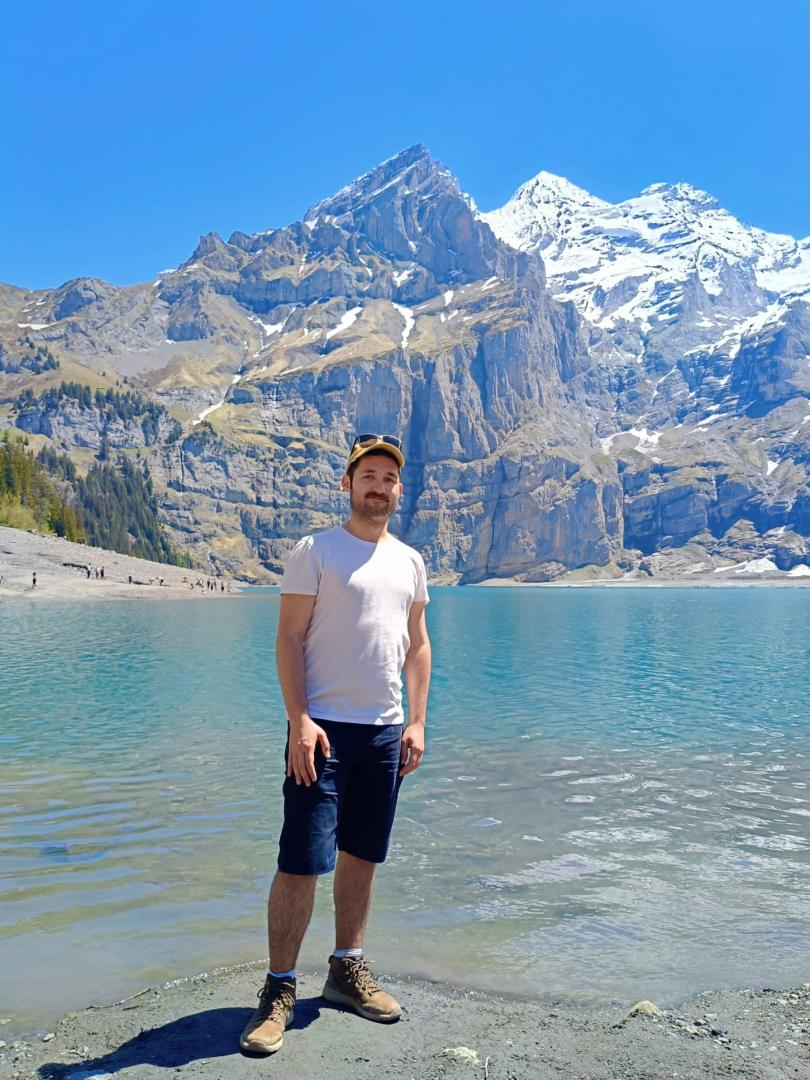 David Repáraz, disfrutando del lago Oeschinen