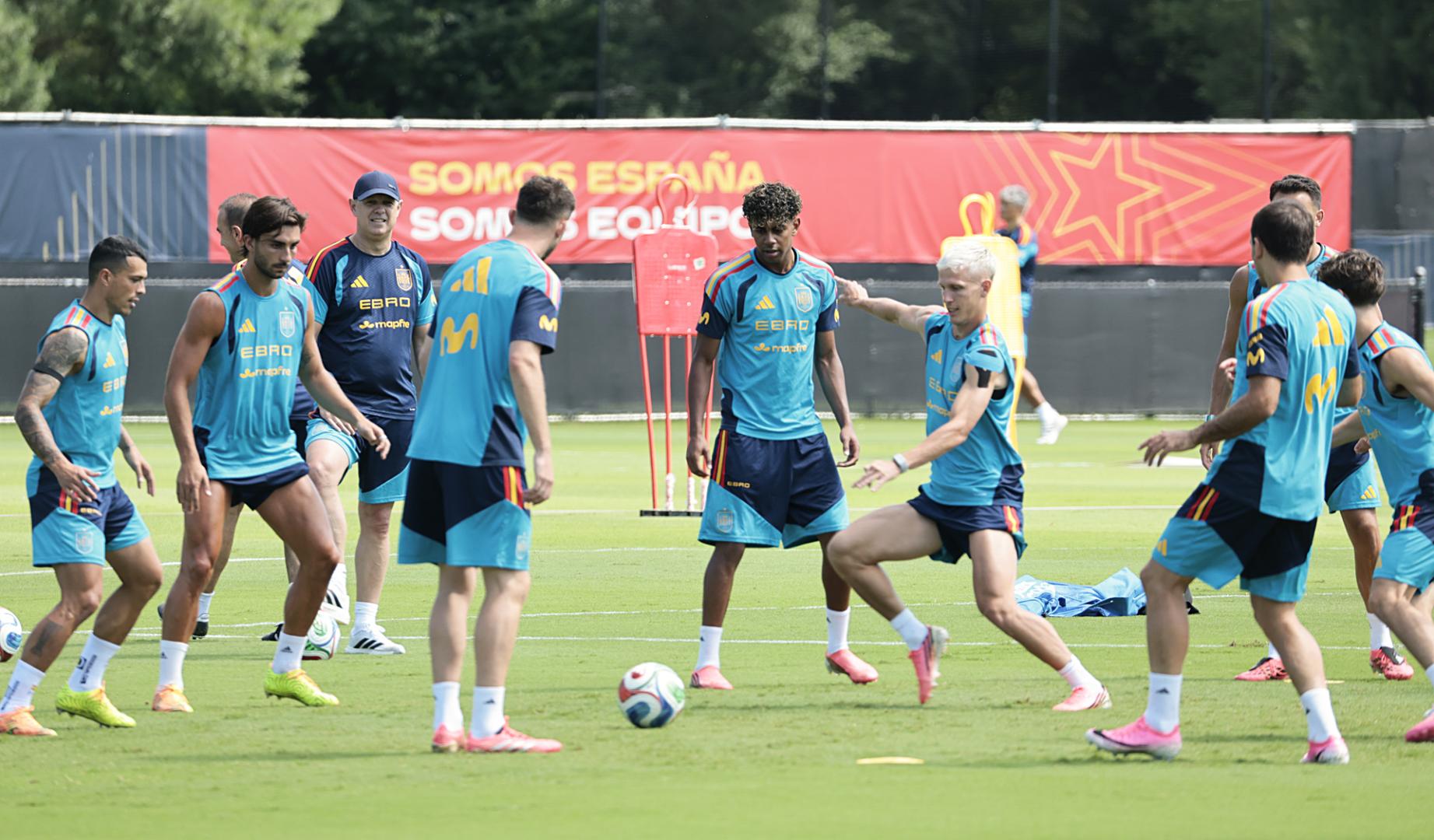 Los jugadores de la selección española durante el entrenamiento del equipo este viernes 19 de junio en Chattanooga (Tennessee)