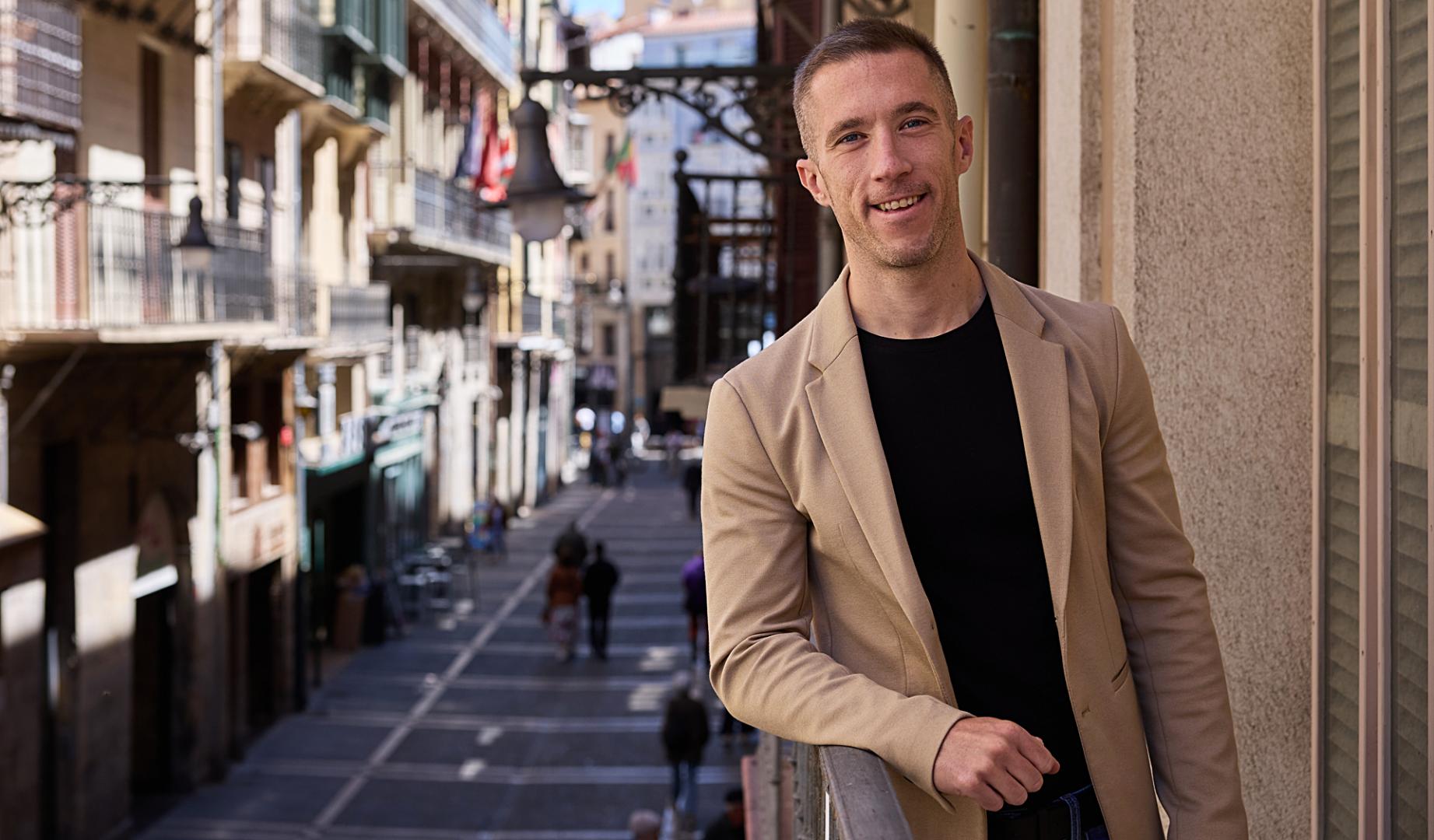 Sergio Rodríguez, en Zapatería, una de las calles por las que pasarán las carreras