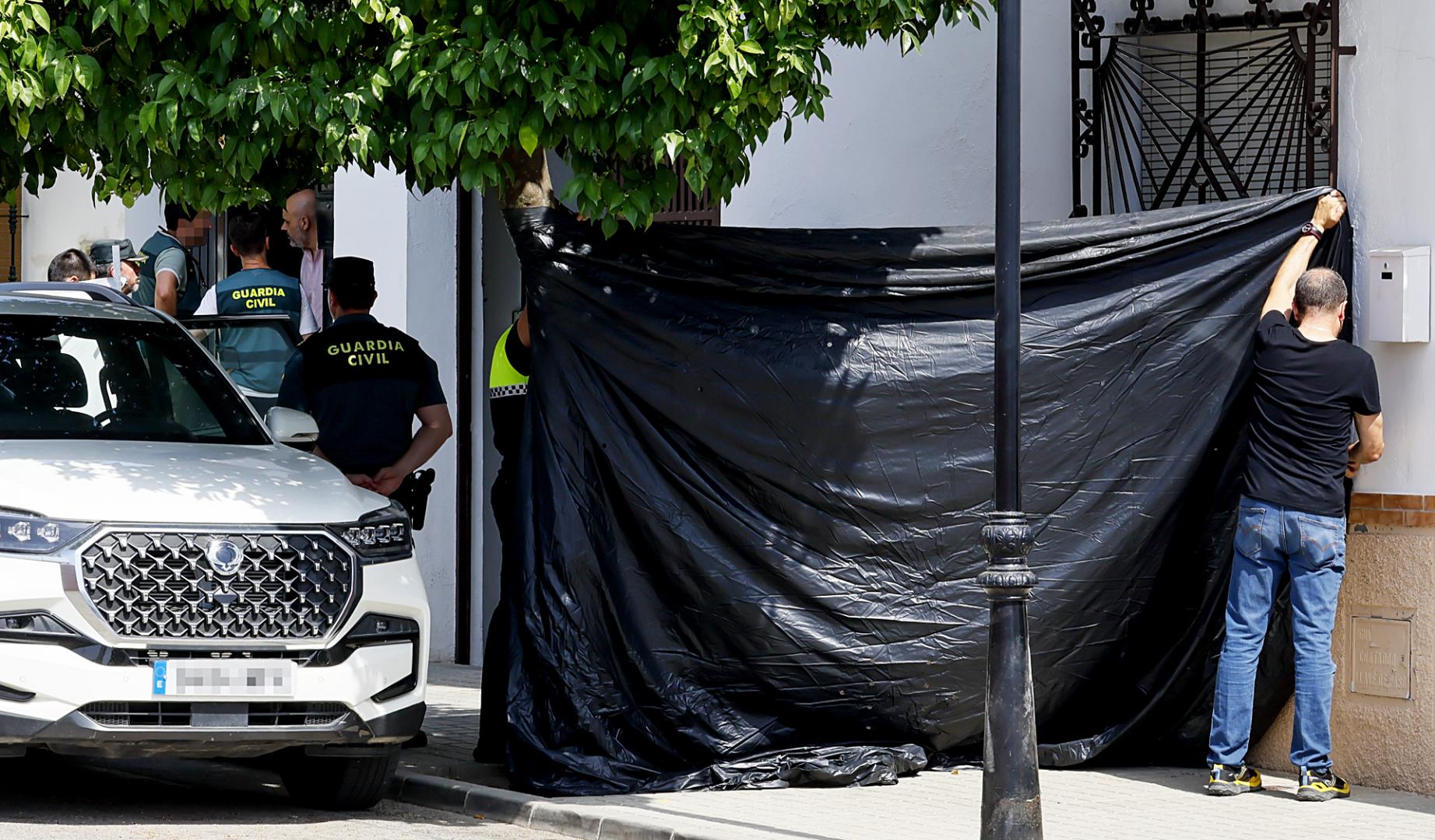 La Guardia Civil investiga la muerte de un hombre de 50 años y su hija, de 20, cuyos cuerpos han sido encontrados sin vida este viernes en una casa de la localidad sevillana de Gerena