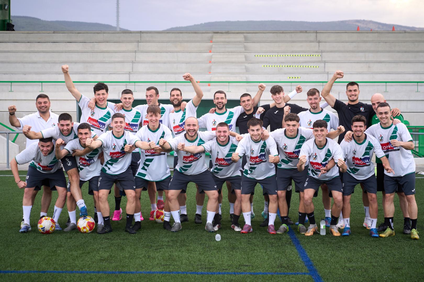 Los jugadores del Pamplona se conjuran para afrontar el partido decisivo ante el Murcia Imperial en busca del ascenso a la Segunda RFEF