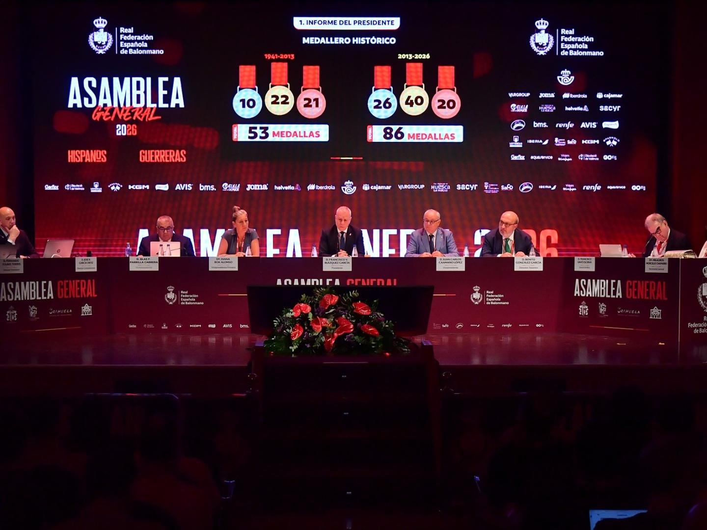 Una imagen del presidente Francisco Blázquez y su junta directiva durante la Asamblea de la Real Federación Española de Balonmano este 20 de junio