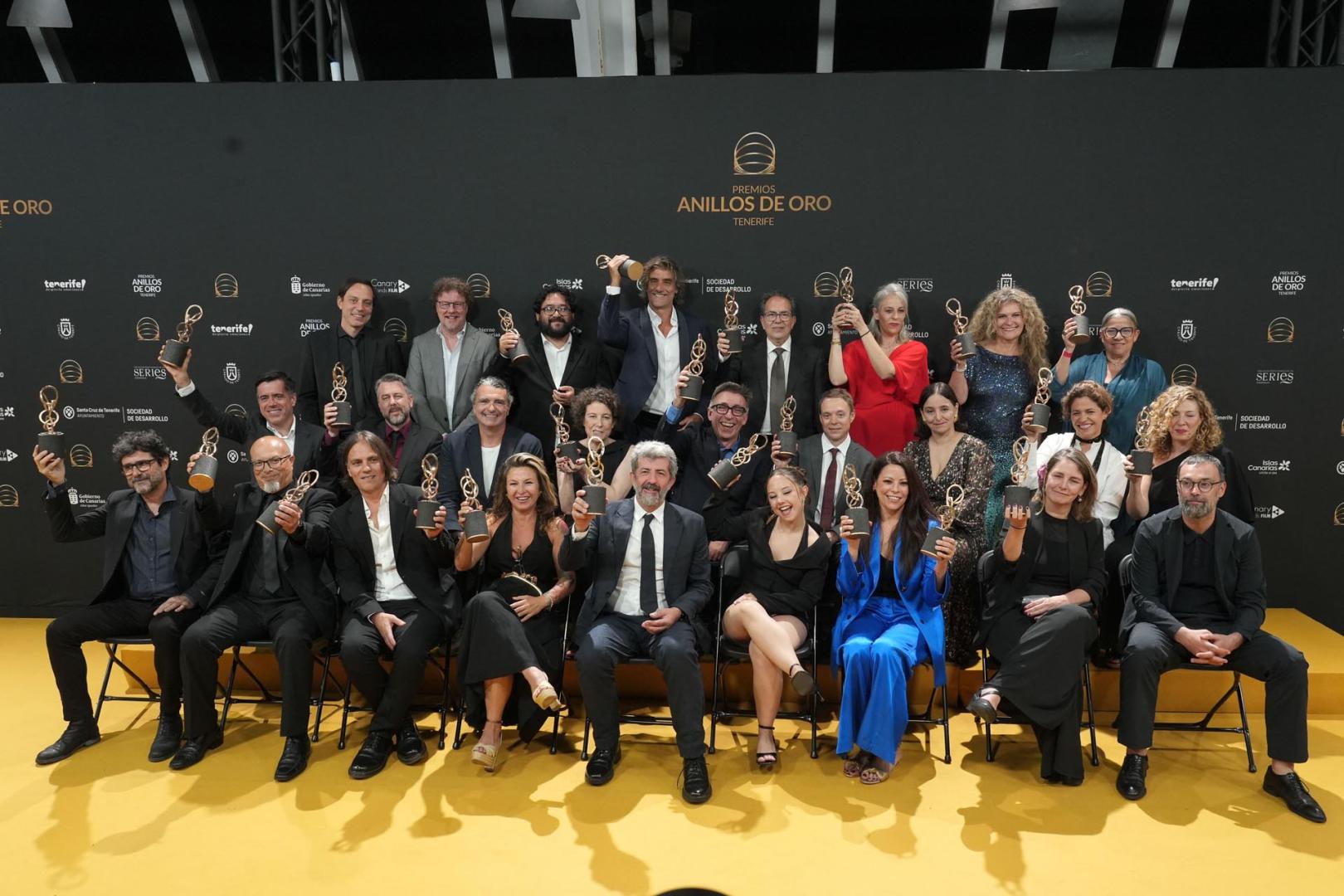 Imagen de los premiados en la gala de entrega de los Premios Anillos de Oro