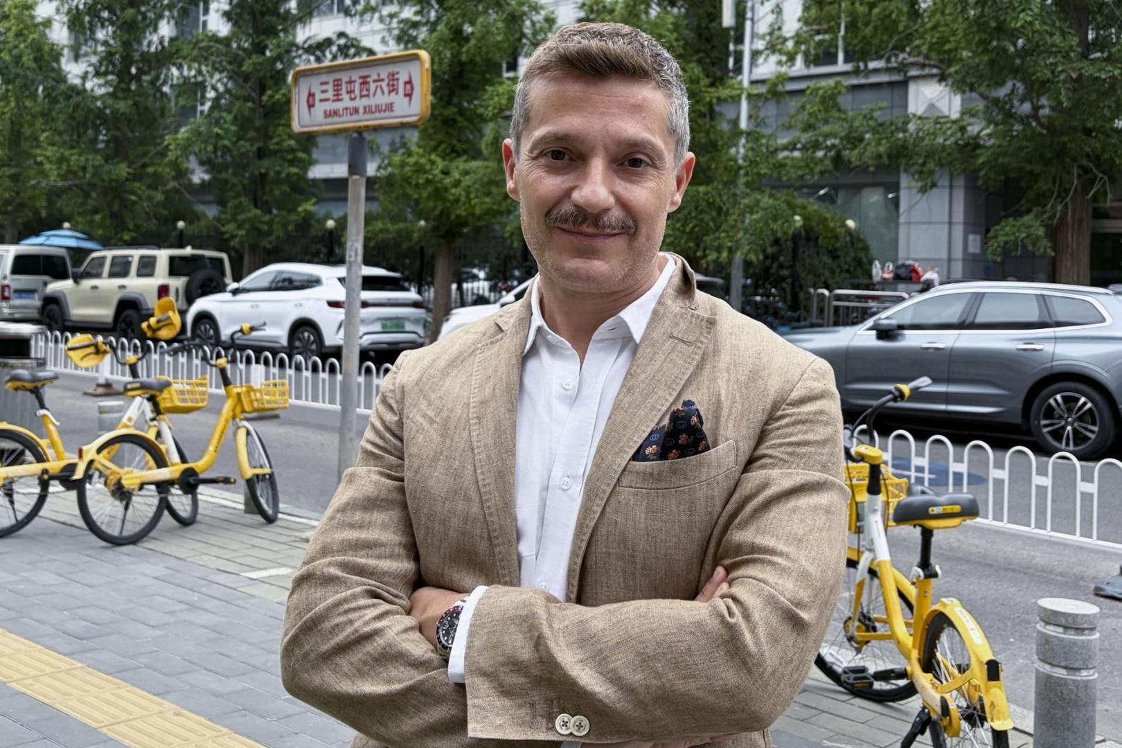 Luis Melgar. autor de 'La noche cae sobre Shanghái'