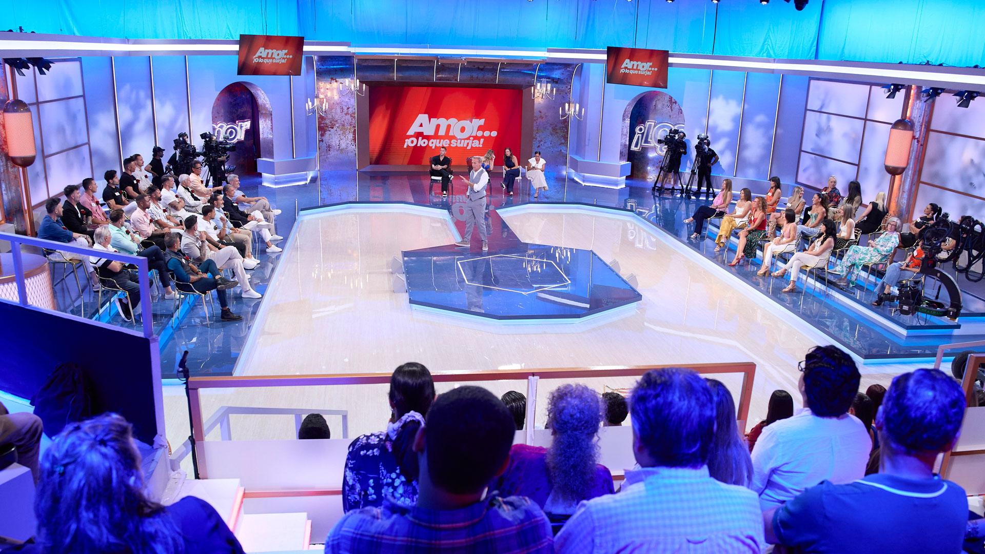 Una imagen del nuevo programa de Telecinco 'Amor...¡O lo que surja!.'