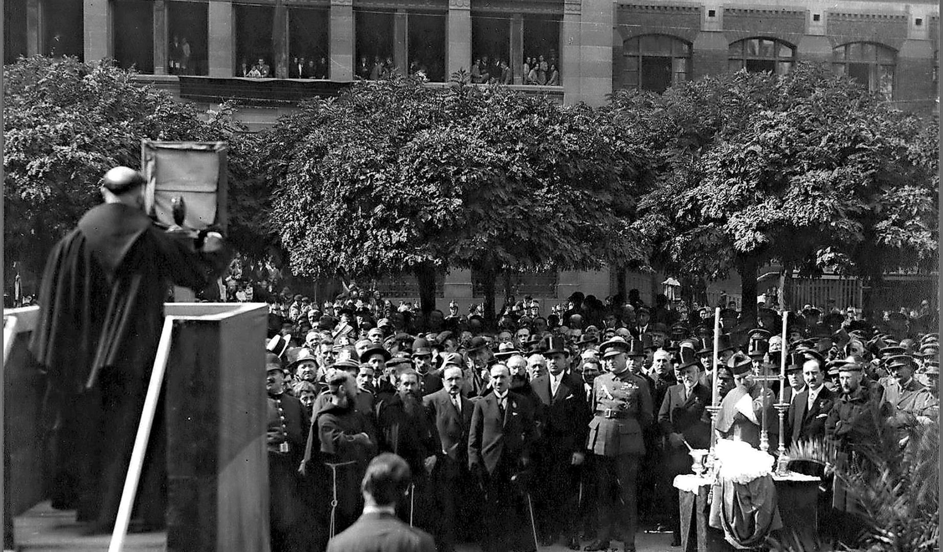 Inauguración del monumento a San Francisco en 1927