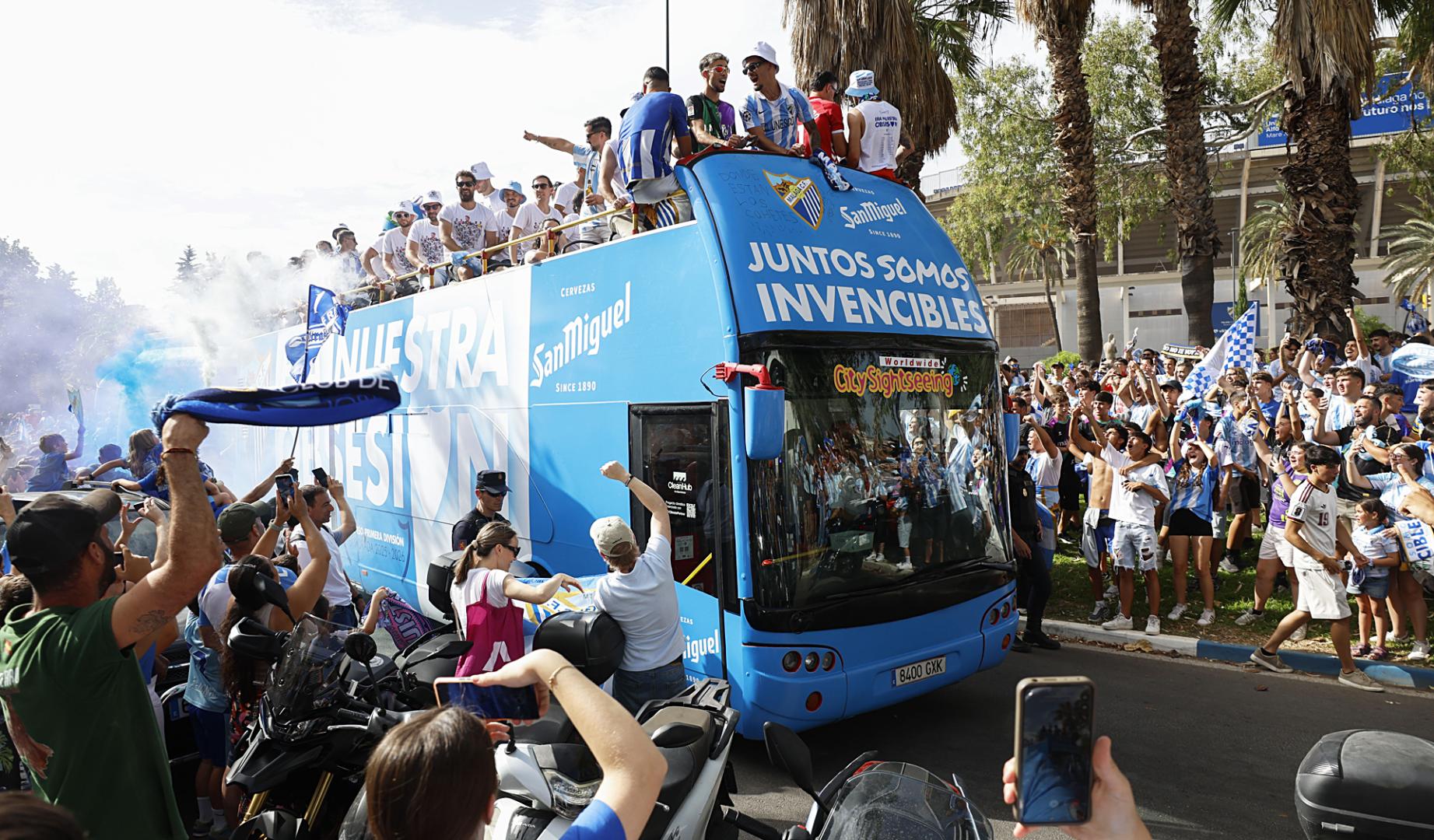 El Málaga CF celebra con su afición el ascenso a Primera División