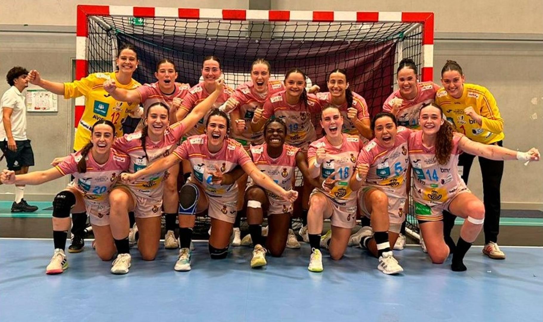 Las componentes de la selección española universitaria, tras su segunda victoria en el Mundial de este lunes 22 de junio
