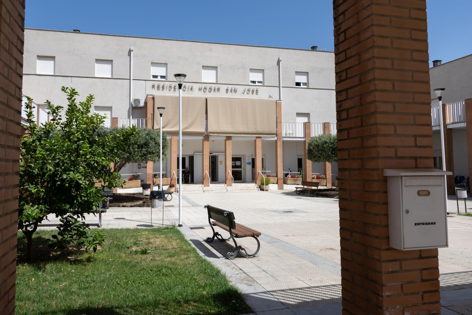 Imagen del acceso principal a la Residencia Hogar San José de Corella
