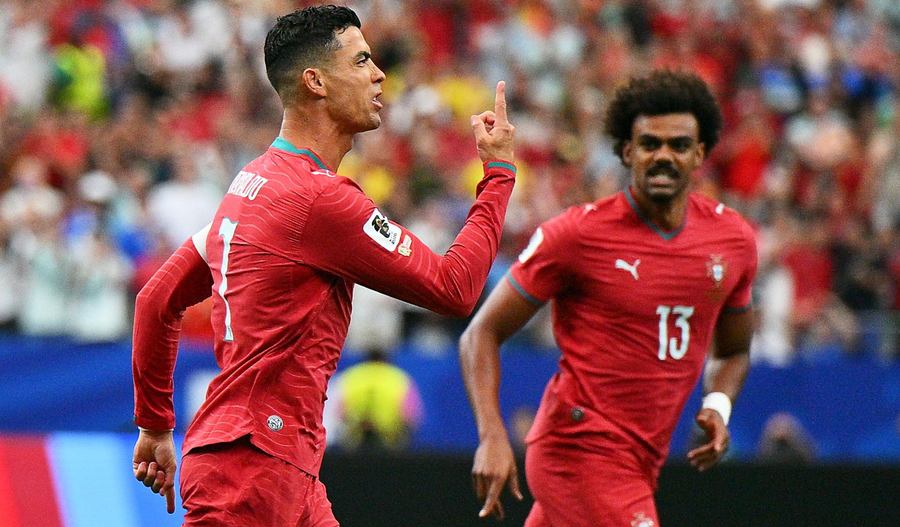 Cristiano Ronaldo celebra uno de sus tantos anotados contra Uzbekistan