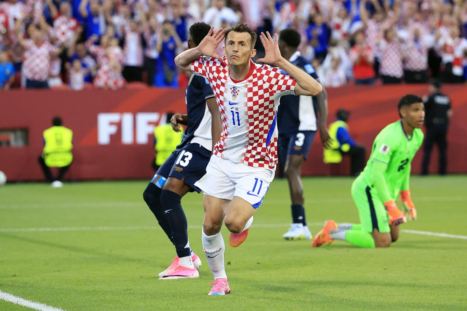 Fotos del debut goleador de Budimir en el Mundial.