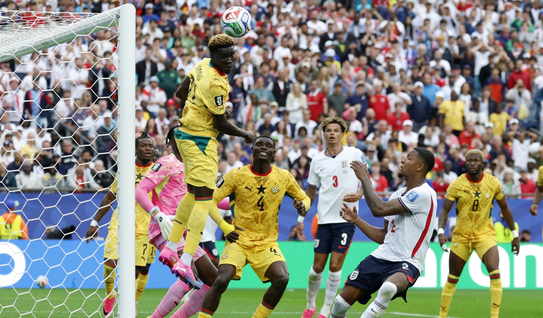 Inglaterra se topa con la resistencia de Ghana