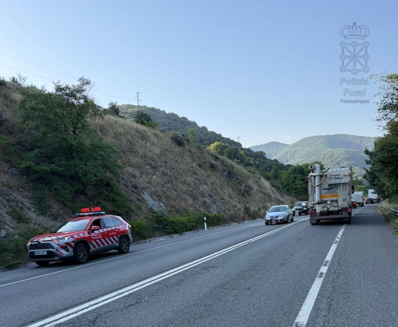 La Policía Foral regula el tráfico en la N-121-A.