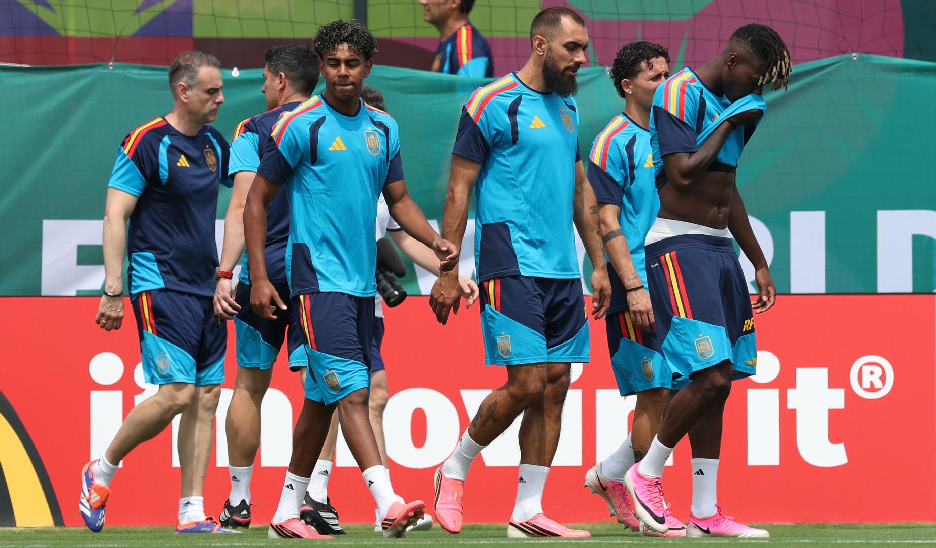 La selección española durante el entrenamiento previo al último partido de la fase de grupos que frente a Uruguay