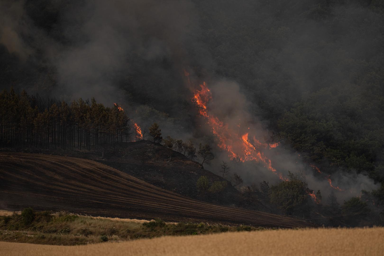 Fotos del incendio al norte del monte San Cristóbal