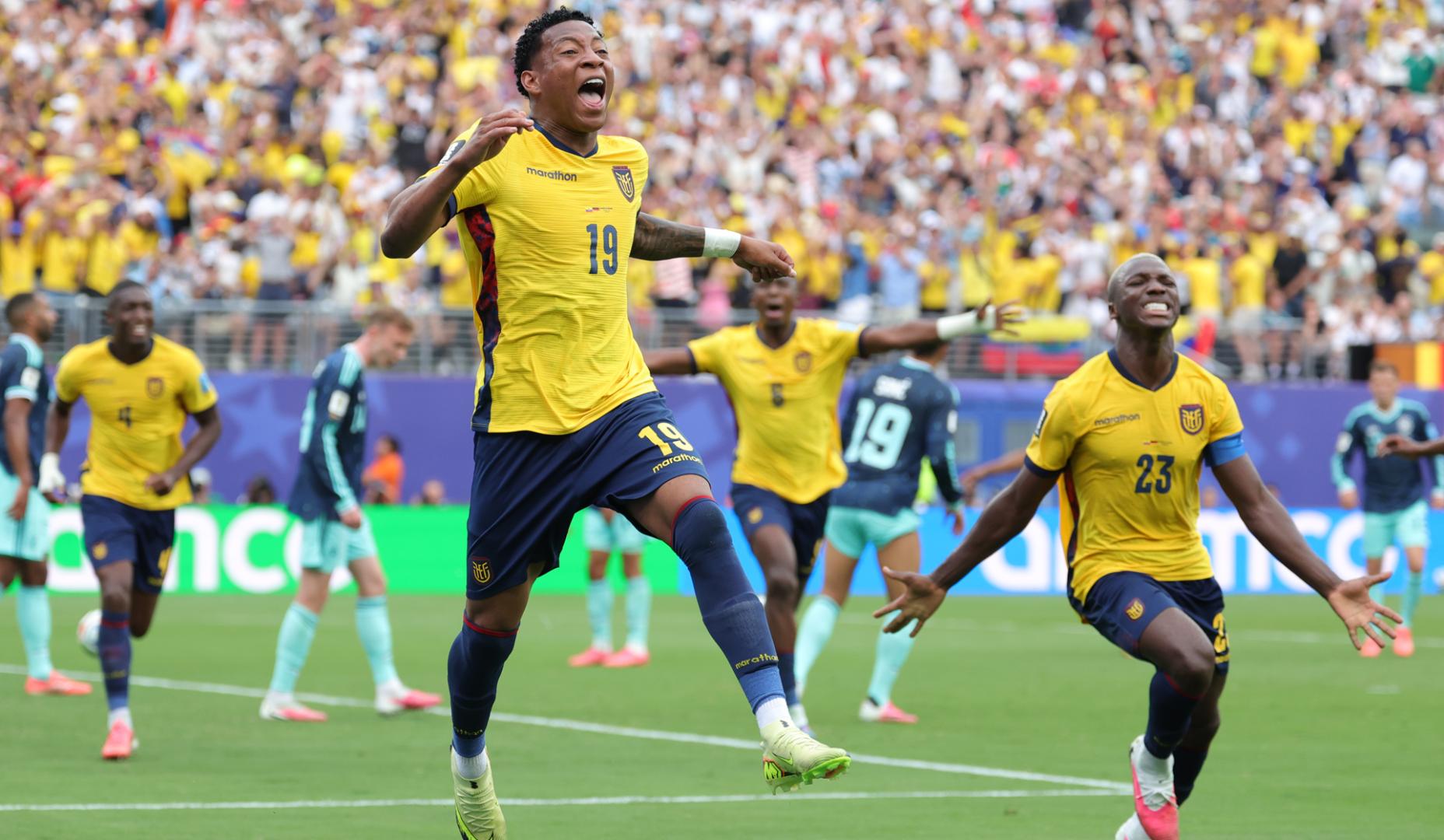 Gonzalo Plata, de Ecuador, celebra su gol