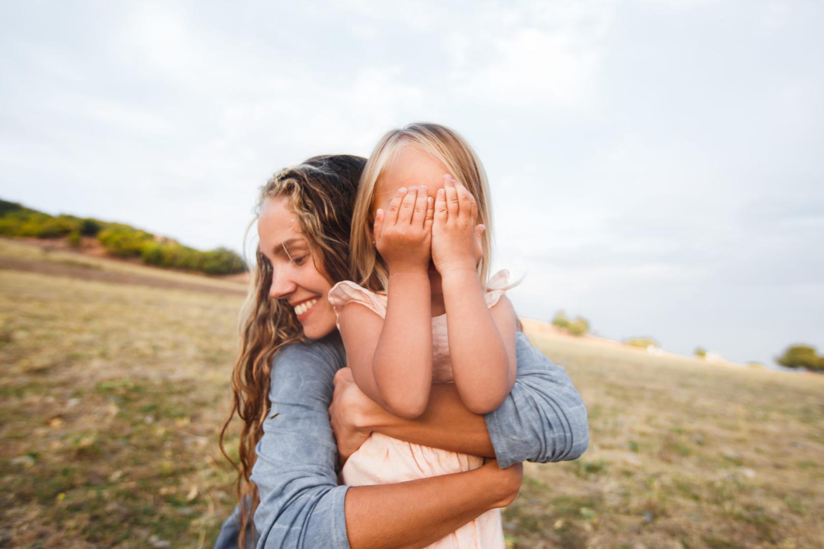 La ciencia lleva años estudiando qué comportamientos favorecen el desarrollo emocional saludable durante la infancia
