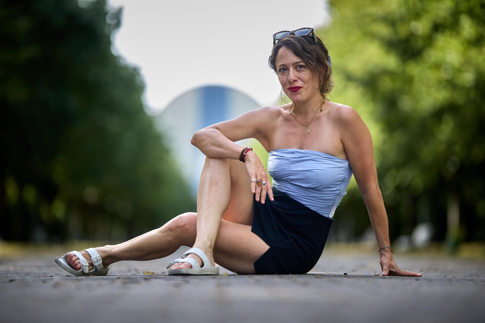 Andrea Jaurrieta esta semana en el campus de la Universidad Pública de Navarra (UPNA) donde se rodó parte de la serie 'Millennial Mal'