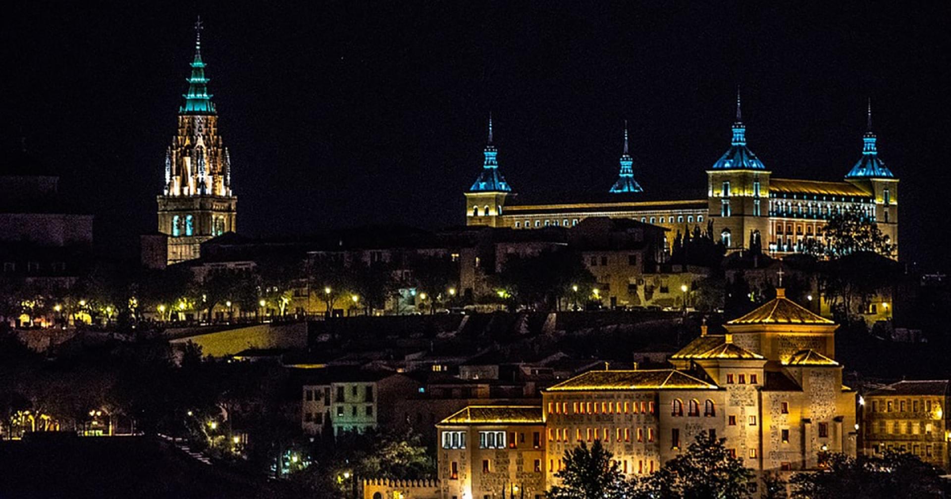Vista nocturna de la ciudad de Toledo.