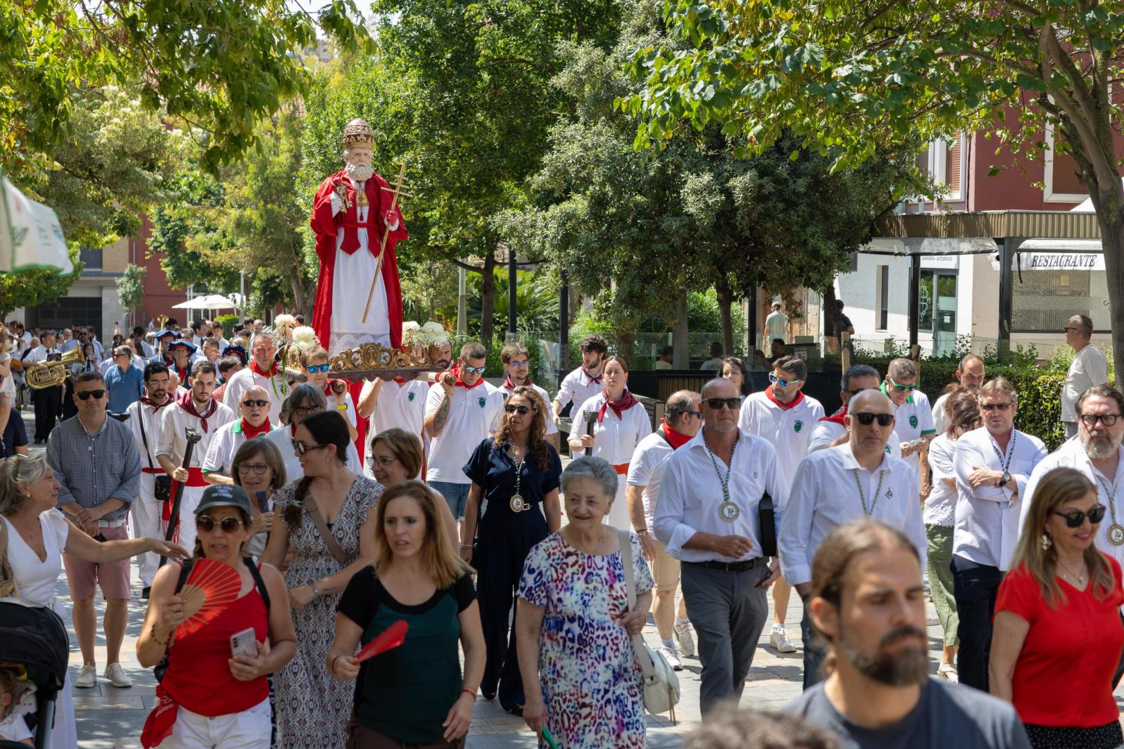 Instante de la procesión en honor a San Pedro celebrada en el Casco Antiguo de Tudela
